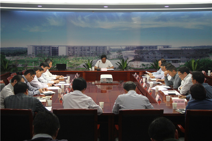 集團黨委中心組舉行集體學習會