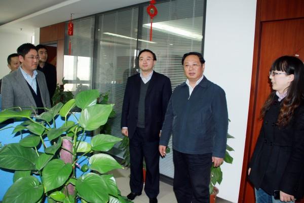 集團(tuán)董事長(zhǎng)王正喜看望慰問干部職工