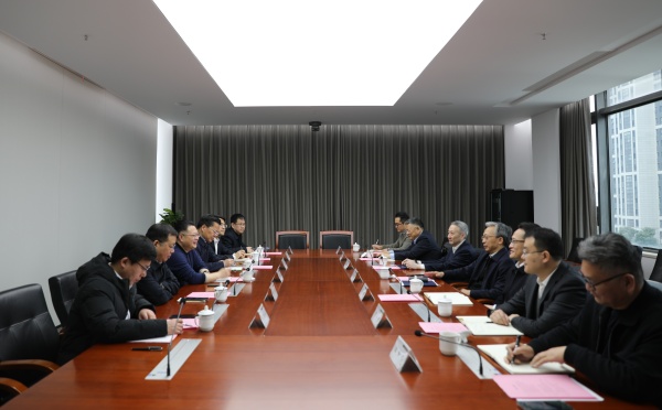 連云港市委常委、連云港開發(fā)區(qū)黨工委書記商振江一行_副本.jpg