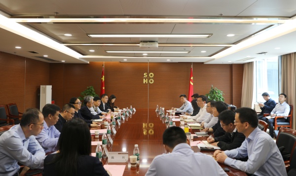 南京市鼓樓區(qū)黨政主要負責同志到訪蘇豪控股集團_副本.jpg