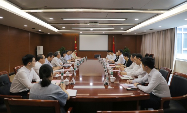 民生銀行南京分行黨委書記、行長(zhǎng)康文哲一行到訪蘇豪控股集團(tuán)_副本.jpg